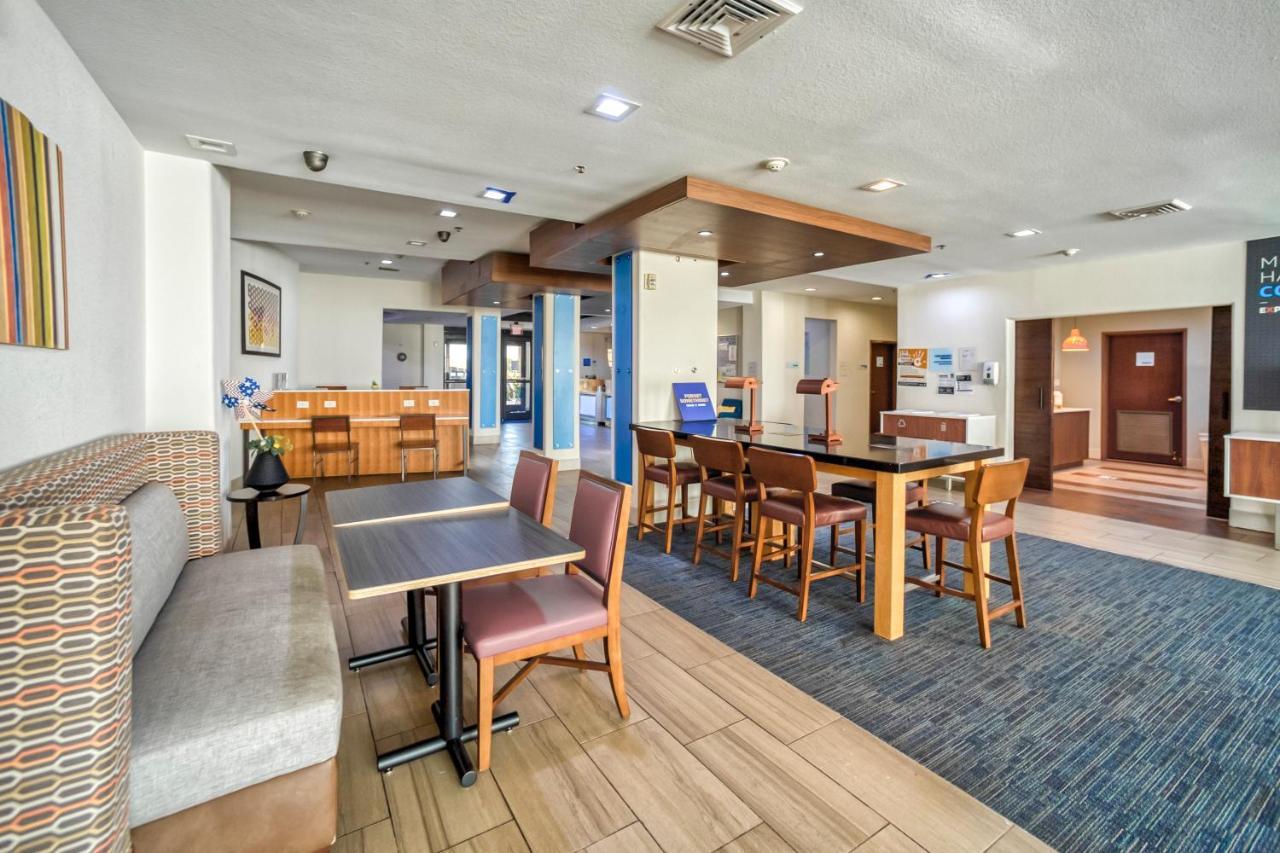 Holiday Inn Express And Suites Beeville By Ihg Exteriér fotografie