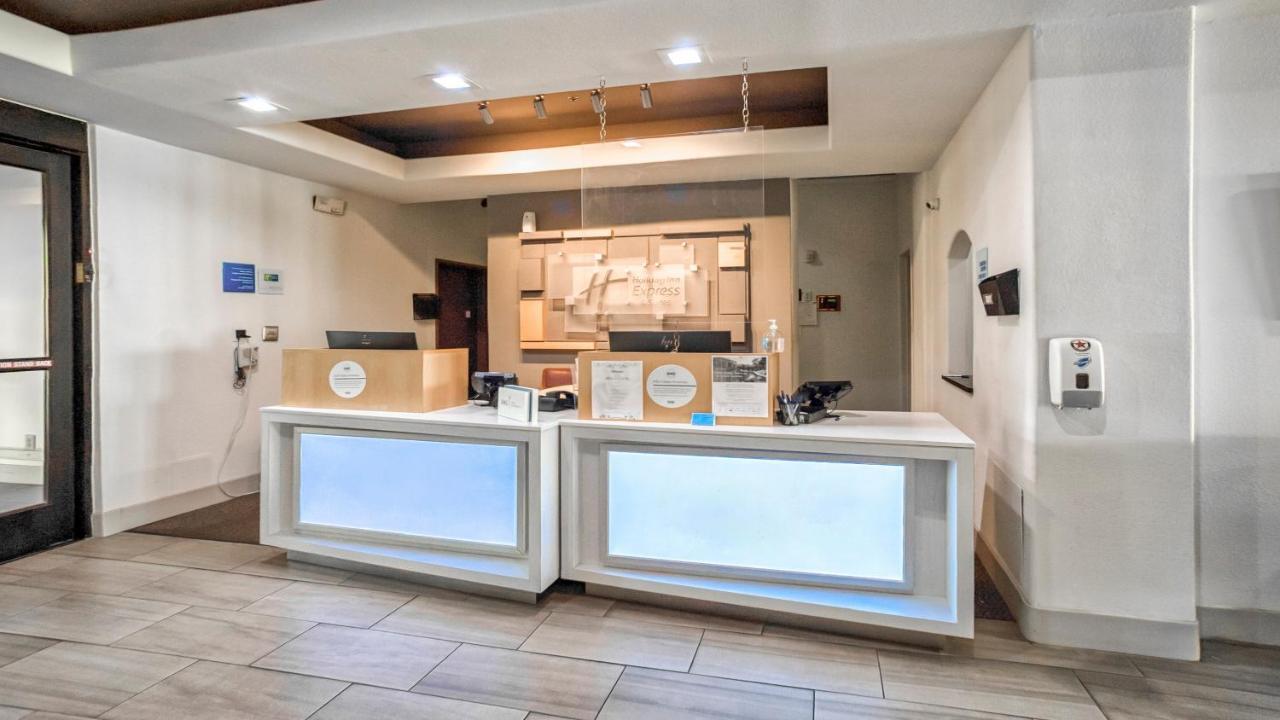 Holiday Inn Express And Suites Beeville By Ihg Exteriér fotografie